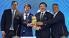 Paraguayský inovník Robert Harrison a ti mui z jihoamerického CONMEBOL -...