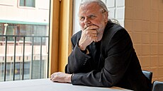 Norský spisovatel a dramatik Jon Fosse se stal v roce 2023 dr�itelem Nobelovy...