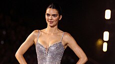 Kendall Jennerová na p�ehlídce Walk Your Worth spole�nosti L'Oréal (Pa�í�, 1....