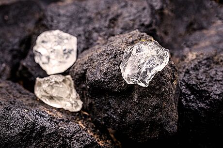 Petalit nebo kastorit je dleitý minerál pro získávání lithia.