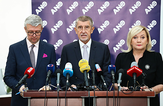 Karel Havlíek, Andrej Babi a Alena Schillerová na tiskové konferenci hnutí...