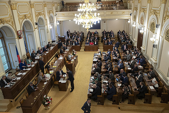 Poslanecká snmovna hlasuje o vládním balíku. (13. íjna 2023)