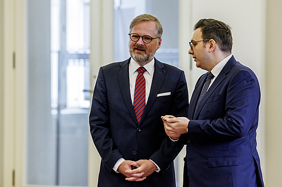Premiér Petr Fiala a ministr zahranií Jan Lipavský (vpravo).