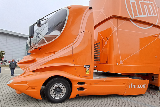 Colaniho kamion na strojírenském veletrhu v Brn v íjnu 2023 v barvách...