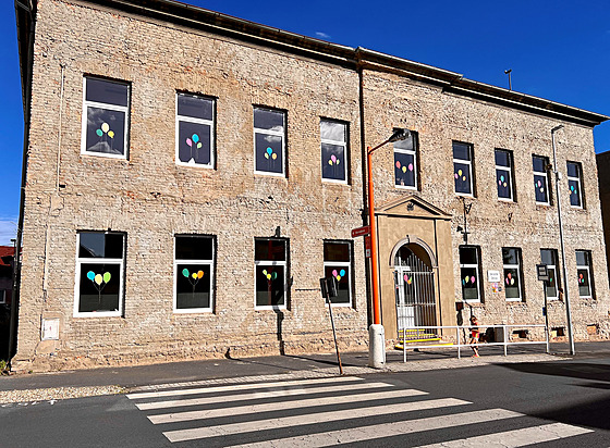 Budova základní �koly v Lomu na Mostecku