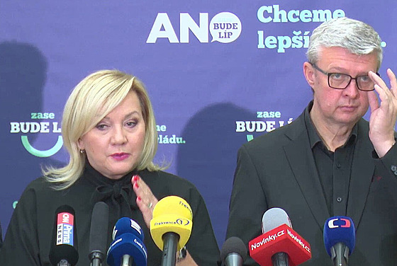 Šéfka poslaneckého klubu ANO Alena Schillerová a předseda stínové vlády ANO...