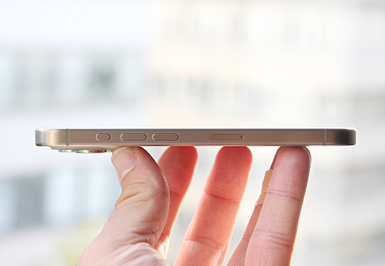 Designový jazyk iPadu Pro aplikuje Apple v budoucnu i na iPhony. Oproti sou�asným model�m budou ten�í i leh�í.