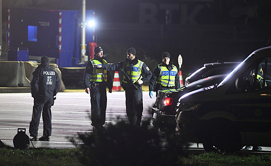 Na odpoívadle Heindenholz za eským hraniním pechodem Petrovice probíhají...