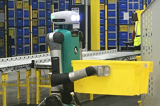 Robot DIgit umí uchopit krabici a pemístit na místo urení. (18. íjna 2023)