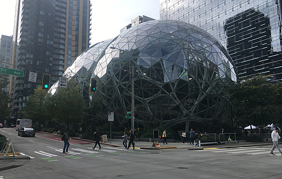 Největší kancelářský komplex v Seattlu je sídlem společnosti Amazon, která tu...