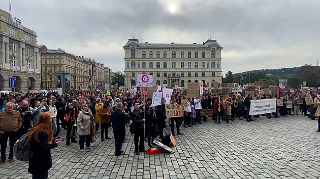 Komora na nic. Vrátíme se ke středověkým cechům?