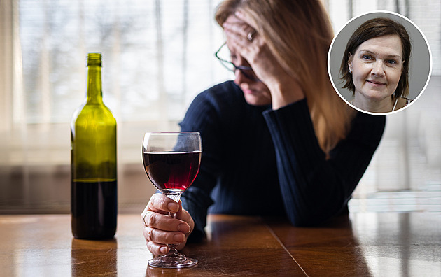 Alkoholiček ze „zlatých klecí“ přibývá, varuje odbornice na léčbu závislosti