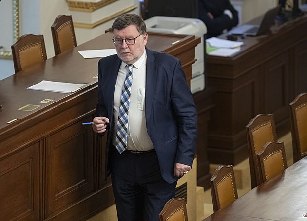 Poslanci začali jednat o schodku rozpočtu na příští rok 252 miliard korun