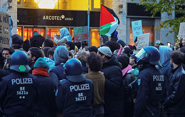 CDU dává definitivně sbohem Merkelové. Od muslimů chce ctění „vedoucí kultury“