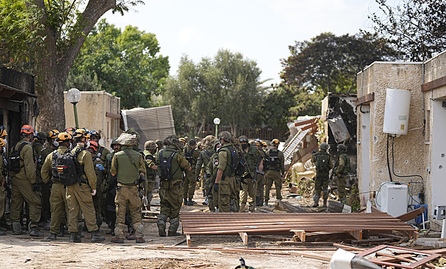 Hamás v kibucech rozpoutal masakry. Vidíme mimina a jejich matky, líčí vojáci
