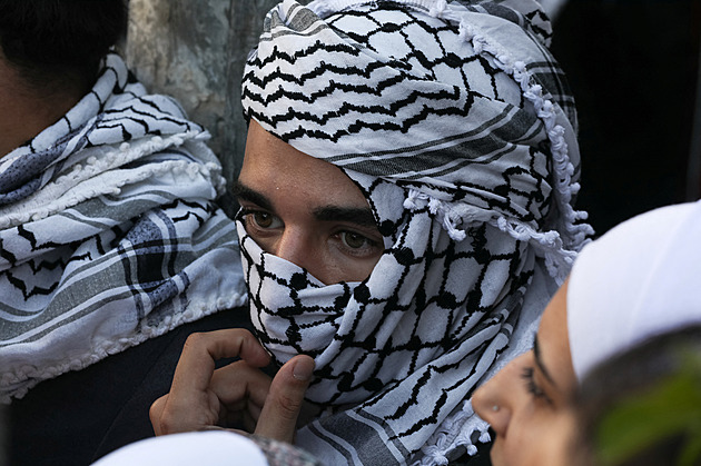 Izrael znovu bombardoval Pásmo Gazy, operace může trvat měsíce, řekl ministr