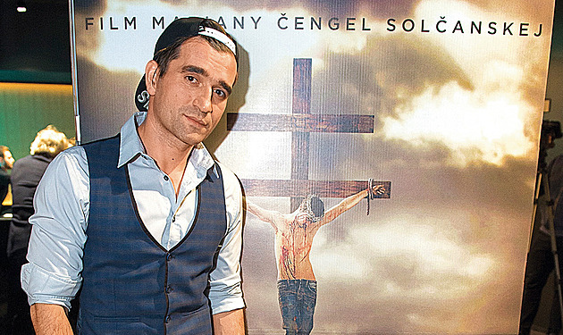 Západ vs. východ. V Česku se diskutuje, na Slovensku zanadává, říká herec Ondrík