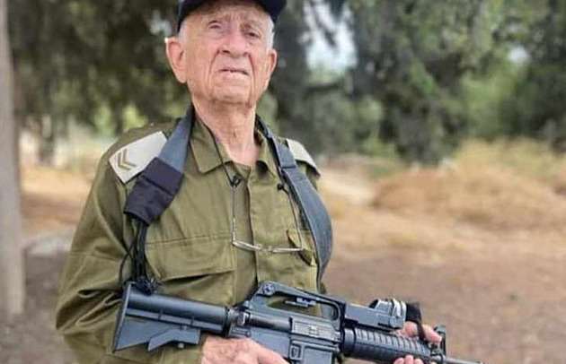 Izraelskou armádu posílil devadesátník, má vojákům vyprávět o boji za svobodu