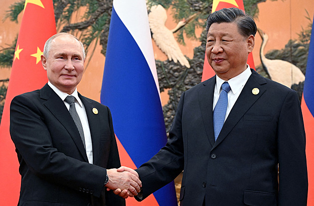 Mluvit se bude o jednotě i Ukrajině. Putin přiletěl do Číny na státní návštěvu