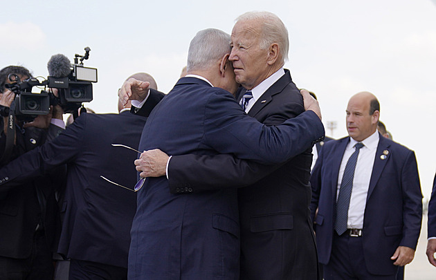 Biden přiletěl do Izraele. Bezpečnostní opatření jsou extrémně přísná