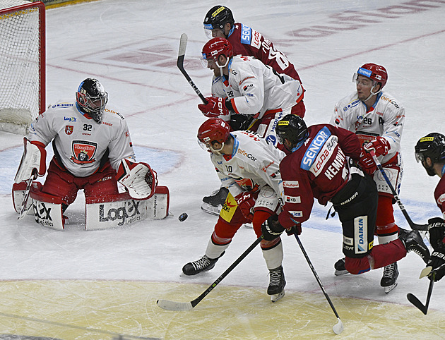ONLINE: Hradec hostí Spartu, překvapí Vítkovice bez Muellera v Pardubicích?