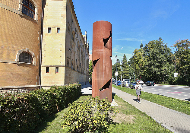 Socha v Liberci patří Řeporyjím, tvrdí Novotný. Podle autora šíří dezinformace