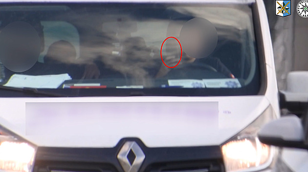 Policisté na D1 rozdali pokuty „čumilům“, kteří zpomalili a natáčeli si nehodu