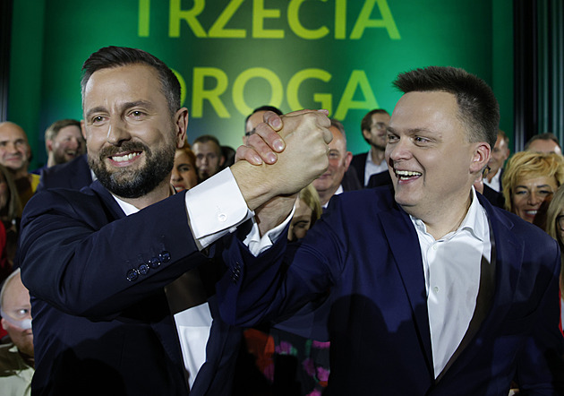V Polsku sečetli polovinu okrsků. Vládu musíme sestavovat my, žádá opozice