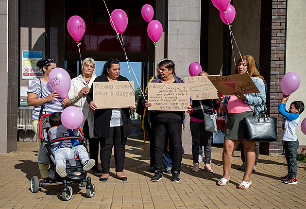 Vyřízení odškodnění za sterilizaci trvá i roky, organizace žádají nové termíny