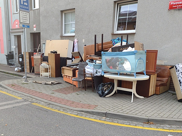 Boj s černými skládkami stojí České Budějovice miliony korun ročně