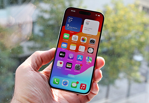 Apple ukázal, že přejít na iPhone 15 Pro z předchůdce nemá smysl