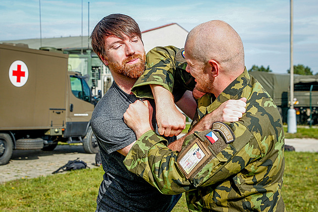 Redaktor MF DNES řídil „odpalovák“ a na trenažéru sestřeloval letadla