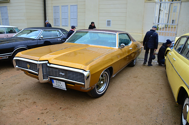 Zájem na výstavách poutal moskvič pro ředitele kolchozů i silné sporťáky