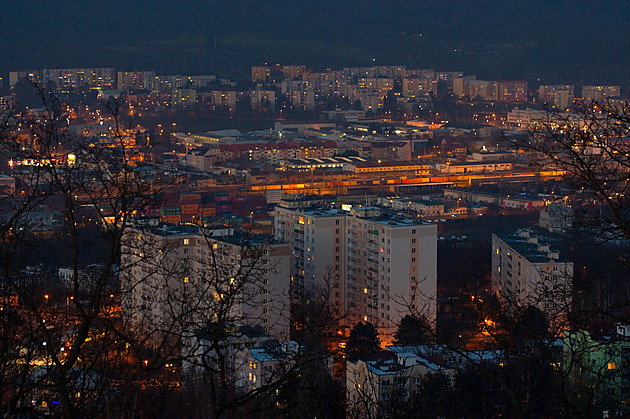Na vlastní byt nemají, jdou do podnájmu