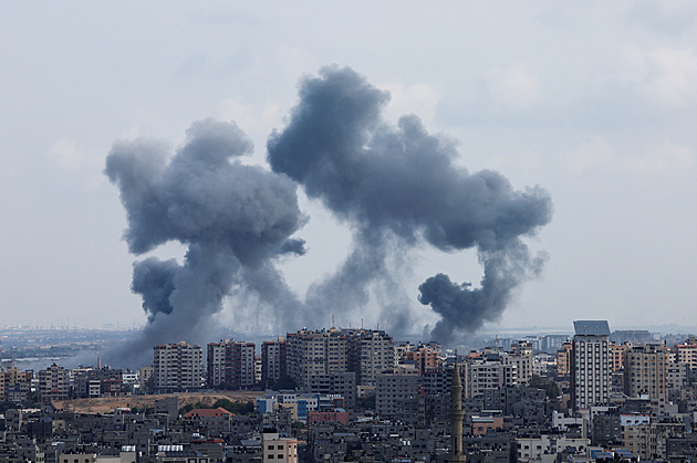 Zneužil Izrael dodané zbraně a bílý fosfor? USA prověřují nálety v Gaze