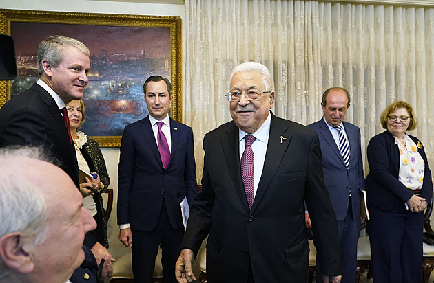 Abbás odmítl nucené vysídlování Palestinců. Horší než IS, zhodnotil Hamás Austin