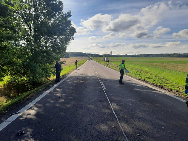 Střet s kamionem u Chrudimi motocyklista nepřežil, silnice už je průjezdná