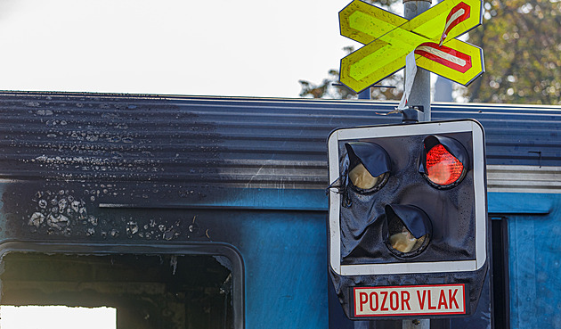 Po srážce na přejezdu v Olomouci místem stále nejezdí vlaky ani tramvaje