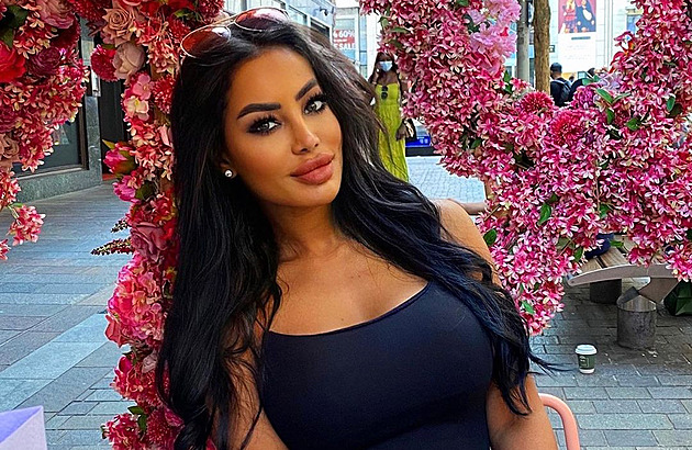 Ve 38 letech náhle zemřela modelka a milenka slavných fotbalistů Brownová