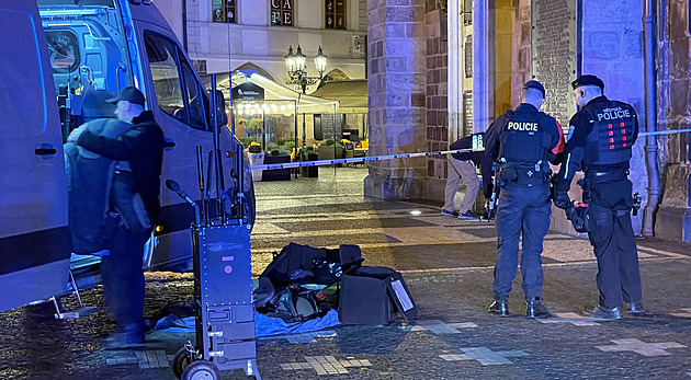 Policie zavřela celé Staroměstské náměstí, oznamovatel nahlásil bombu u orloje