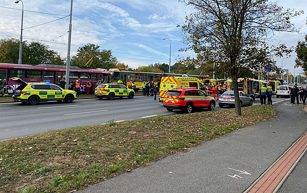 V Plzni se srazily tramvaje, lehce se zranily tři desítky lidí