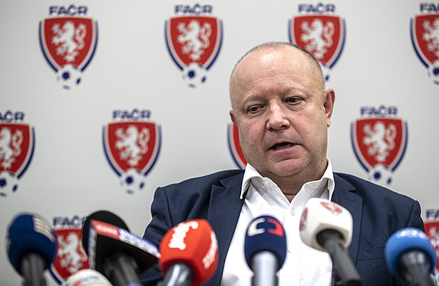 POHLED: Fotbal se změnil v politiku. Jak to otráví reprezentaci?