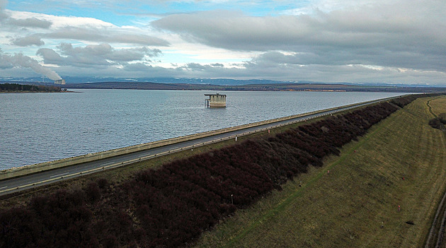 Vodní dílo Nechranice se chlubí nejdelí sypanou hrází ve stední Evrop. Její...