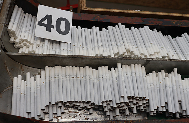 Celníci zabavili přes 17 milionů cigaret i výrobní linku. Škoda je 120 milionů