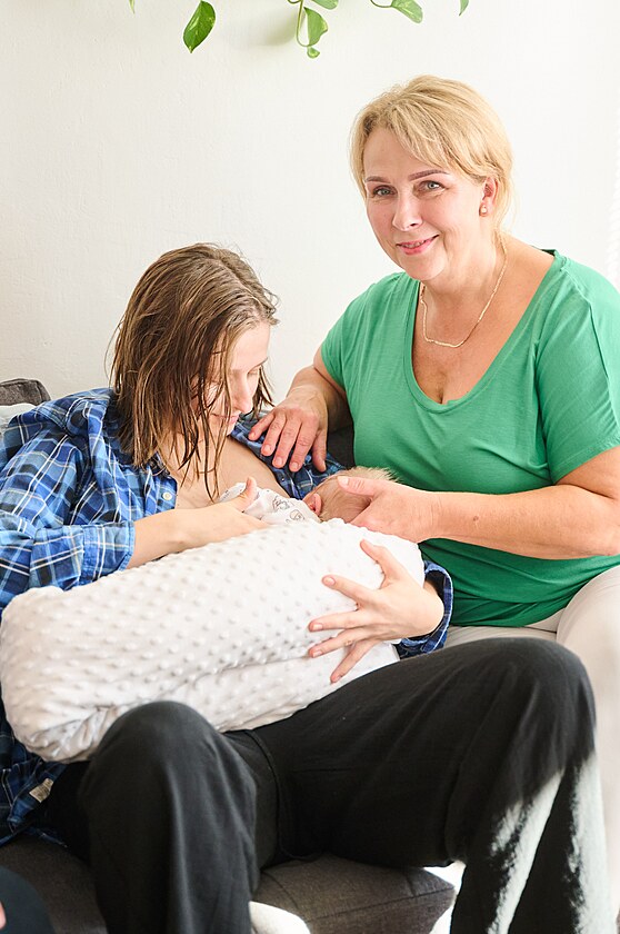 Porodní asistentky ve Zlínském kraji dojídjí za enami v estinedlí pímo...