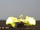 Dlostelecká jednotka IDF pálí na Gazu poblí Netivotu v Izraeli. (11. íjna...