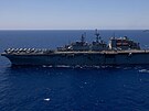 Obojivelná výsadková lo USS Bataan ve Stedozemním moi (4. srpna 2023)