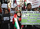 Lidé v Libanonu protestují na podporu Palestinc v Gaze. (18. íjna 2023)