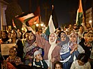 Lidé v marockém Rabatu protestují na podporu Palestinc v Gaze. (18. íjna 2023)
