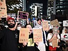 Lidé v japonském Tokiu protestují na podporu Palestinc v Gaze. (18. íjna 2023)